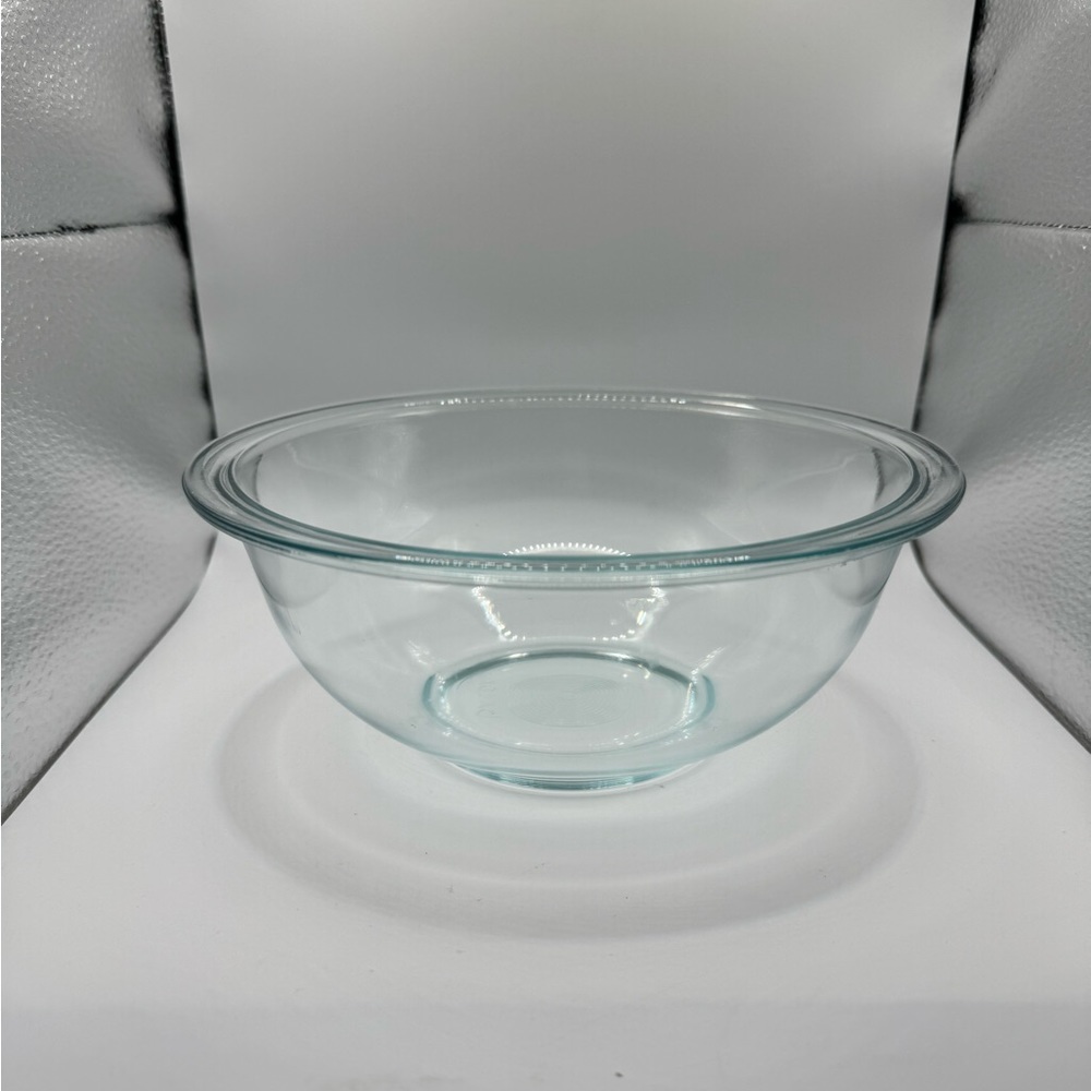 Pyrex Blue Tinted  1.5‎ QT Mixing Bowl
